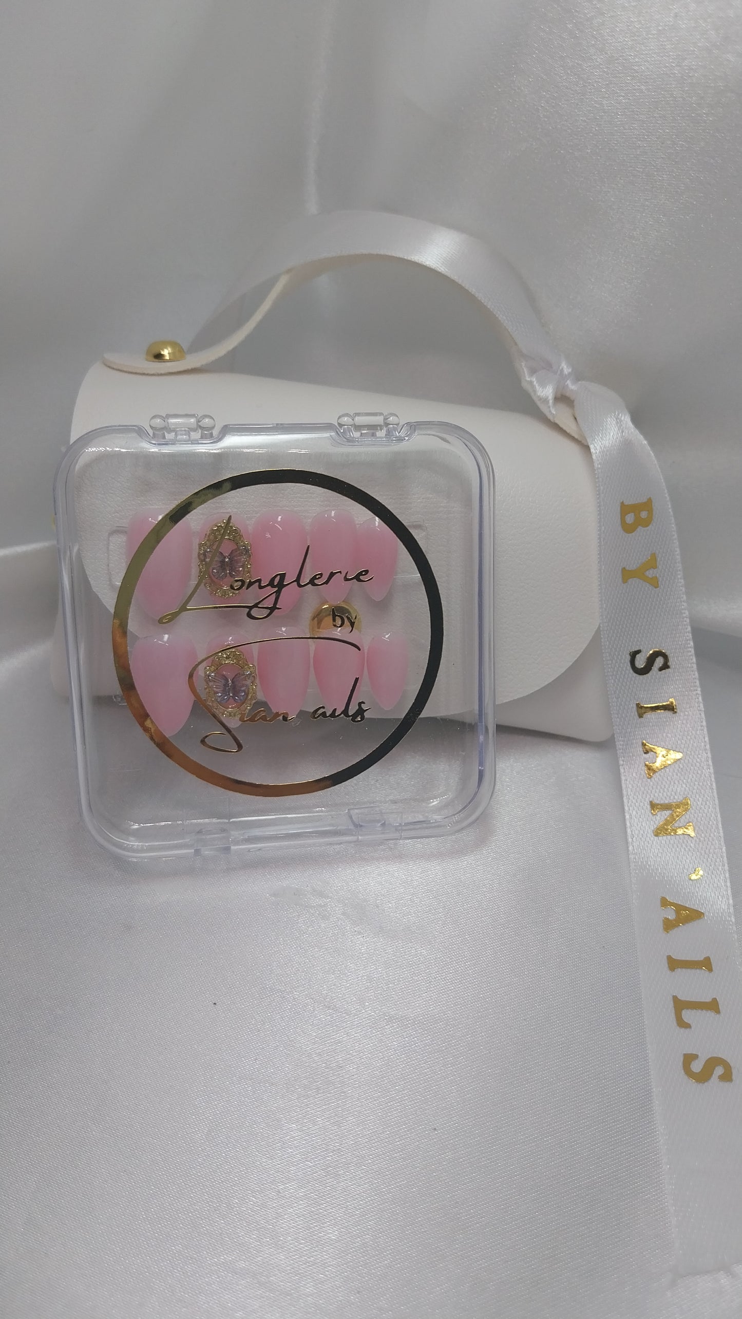 Papillon Glamour pour un Instant Magique  ✨️