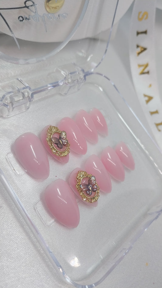 Papillon Glamour pour un Instant Magique  ✨️