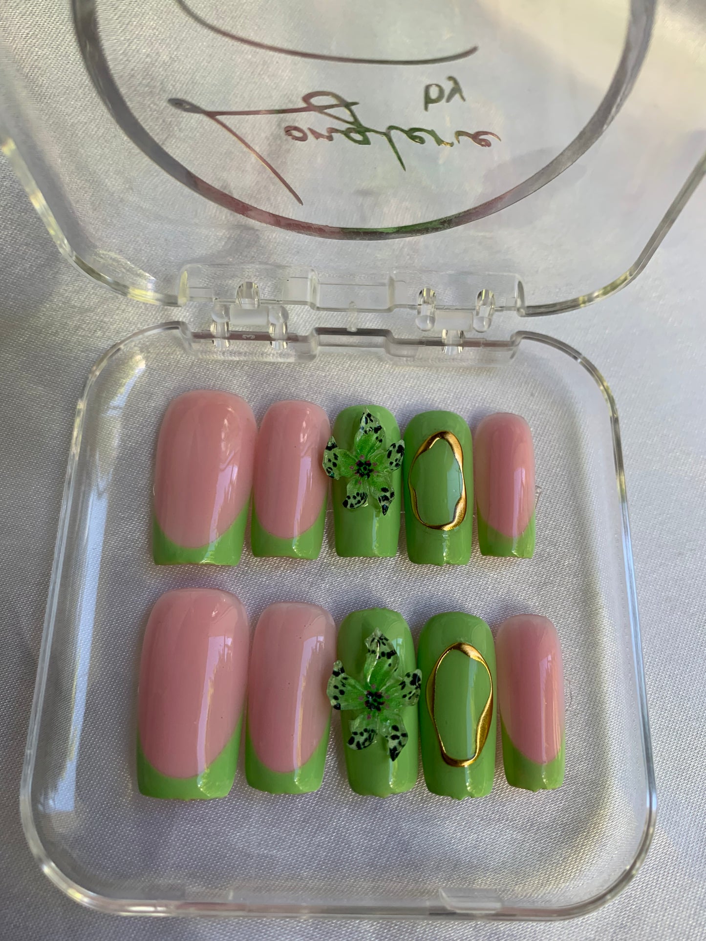 Green nails spring 💚🦜