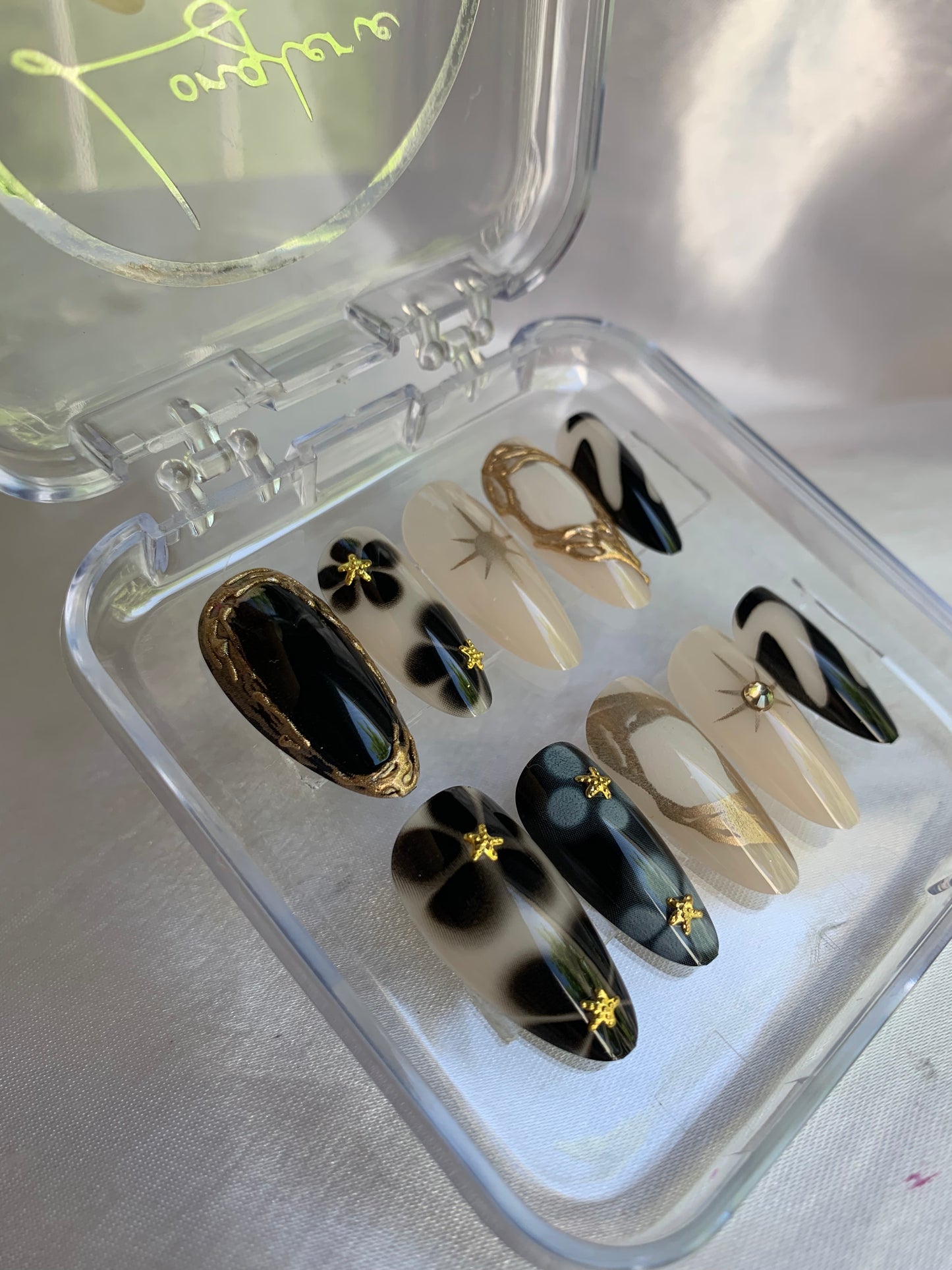 Golden black 🖤