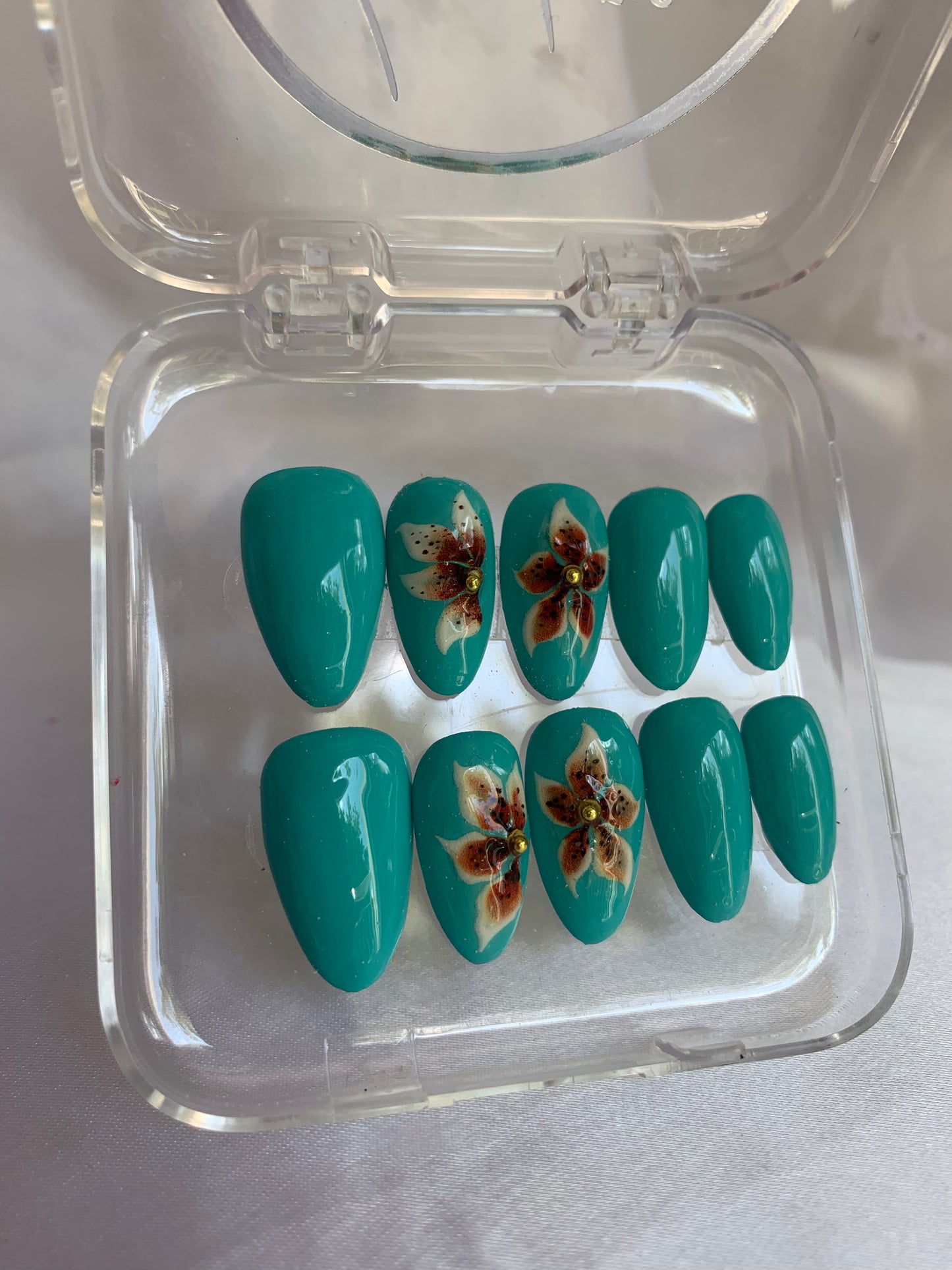 Turquoise nails