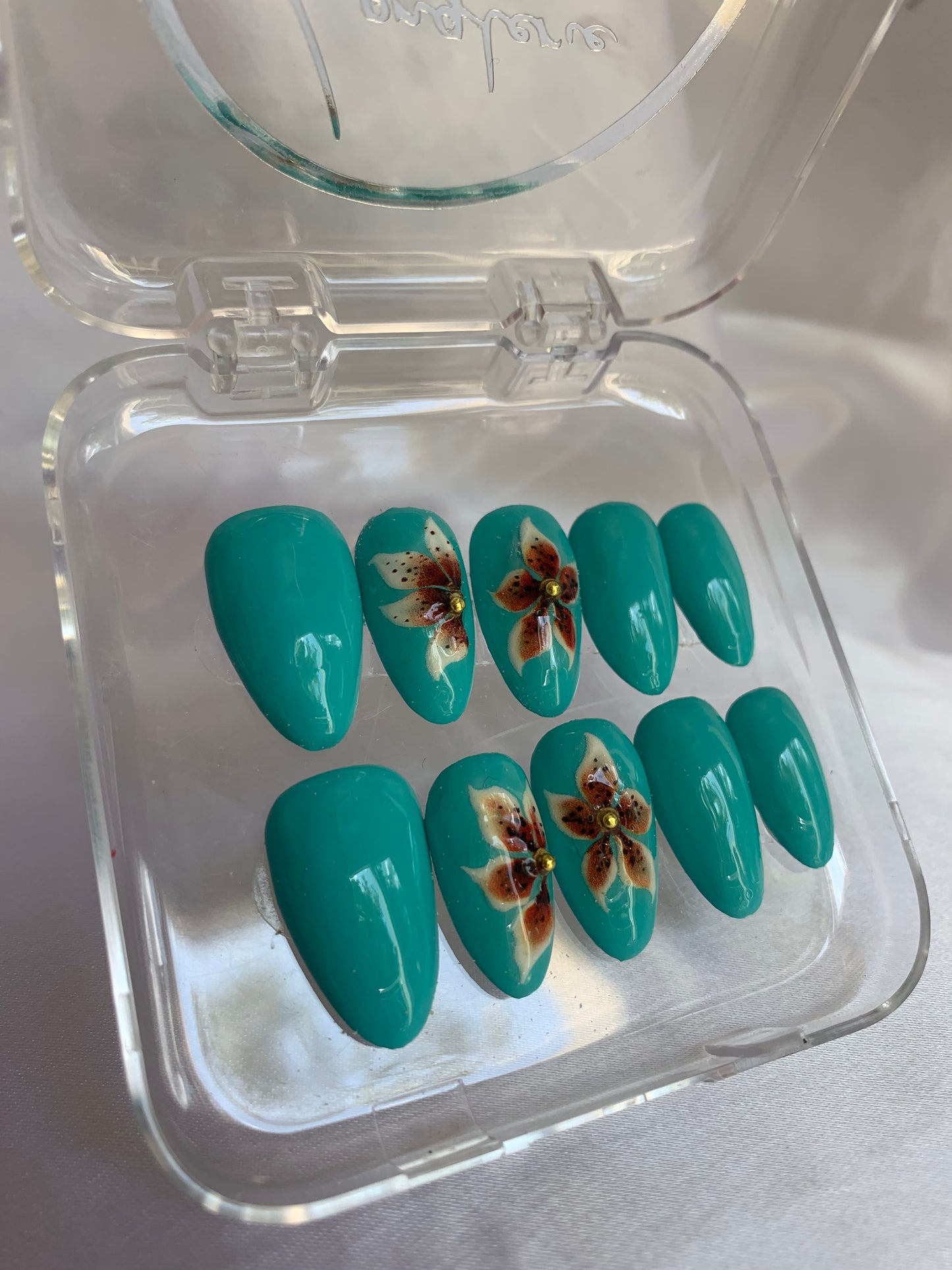 Turquoise nails