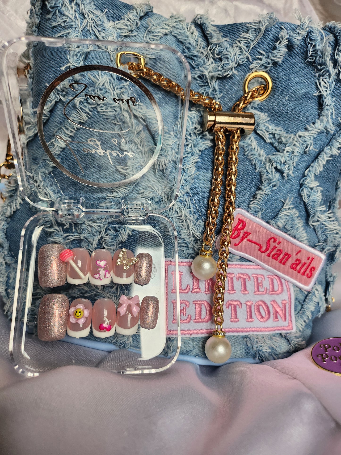 ✨ KIT “Y2K BABY” – ÉDITION ULTRA LIMITÉE BY SIANAILS ✨
💅 3 exemplaires seulement. Après, c’est fini pour toujours...