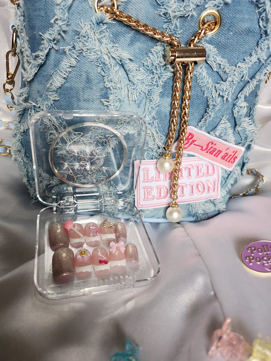 ✨ KIT “Y2K BABY” – ÉDITION ULTRA LIMITÉE BY SIANAILS ✨
💅 3 exemplaires seulement. Après, c’est fini pour toujours...