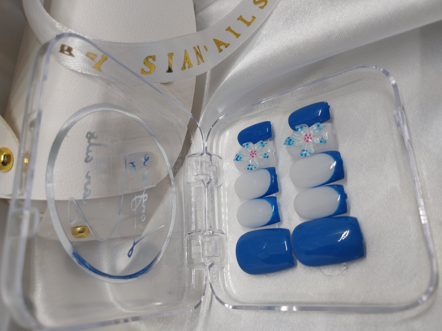 Fleur 3D et bleu éclatant : power combo" 💙🌸💪