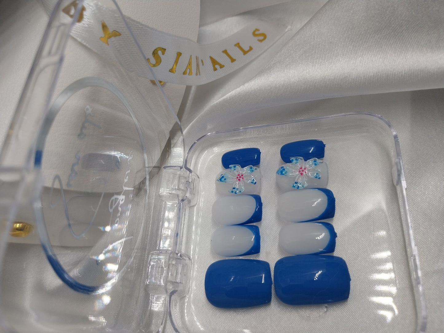 Fleur 3D et bleu éclatant : power combo" 💙🌸💪