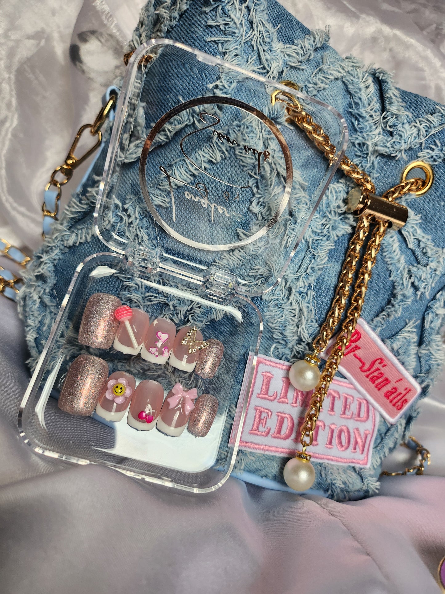 ✨ KIT “Y2K BABY” – ÉDITION ULTRA LIMITÉE BY SIANAILS ✨
💅 3 exemplaires seulement. Après, c’est fini pour toujours...