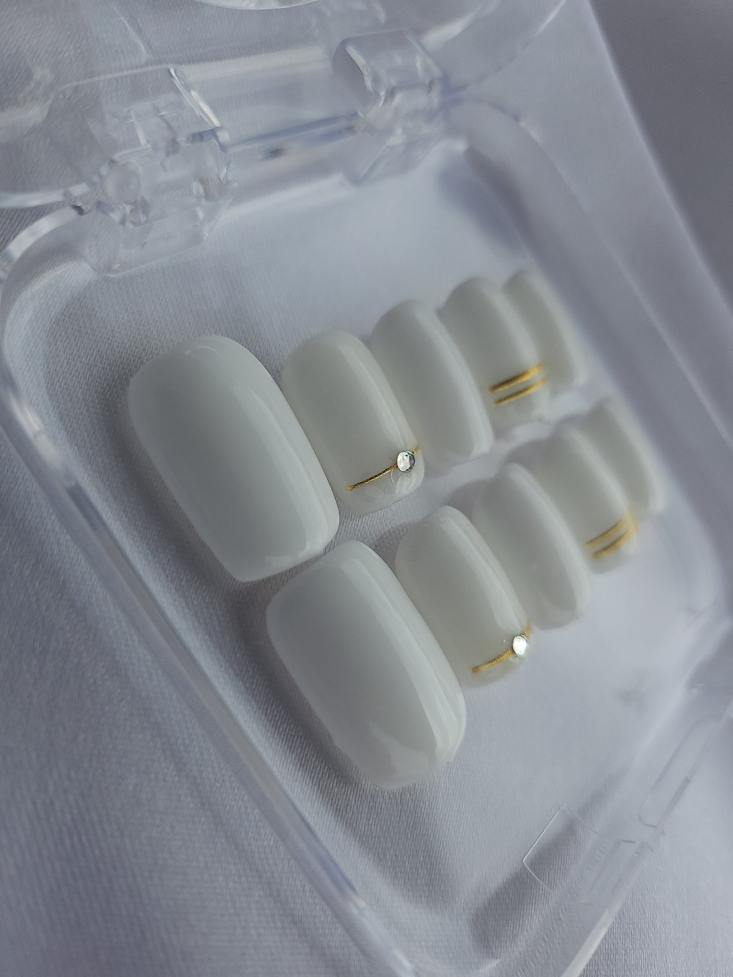 White Gold Touch – Blanc Pur & Éclat Doré 🤍