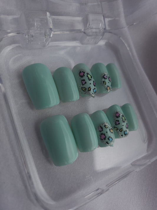 Mint Safari – Vert d’eau Pastel & Léopard Coloré 🐆🌿✨