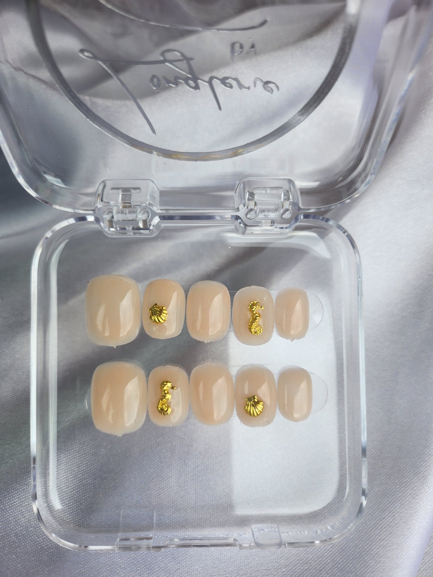 Nude Treasure • Coquillages & Hippocampe Dorés 🐚✨💛