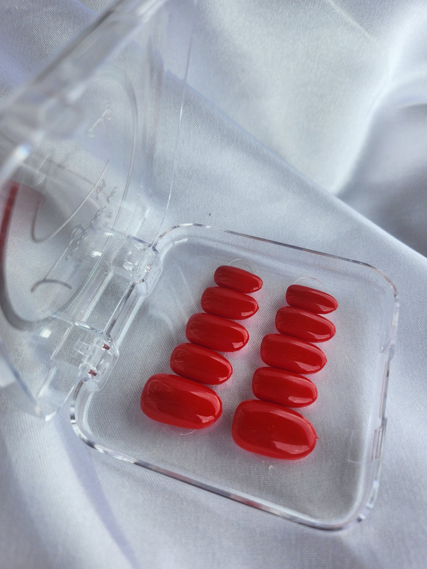 Kit de faux ongles rouges intense – effet gel brillant – by SIAN'AILS ROANNE