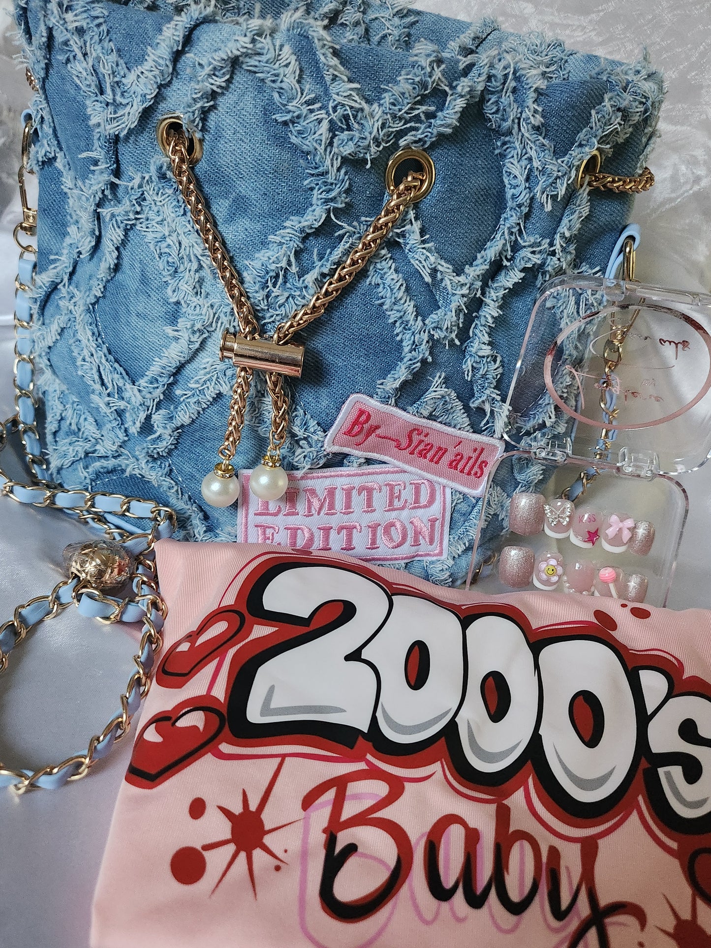 ✨ KIT “Y2K BABY” – ÉDITION ULTRA LIMITÉE BY SIANAILS ✨
💅 3 exemplaires seulement. Après, c’est fini pour toujours...