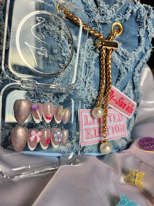 ✨ KIT “Y2K BABY” – ÉDITION ULTRA LIMITÉE BY SIANAILS ✨
💅 3 exemplaires seulement. Après, c’est fini pour toujours...