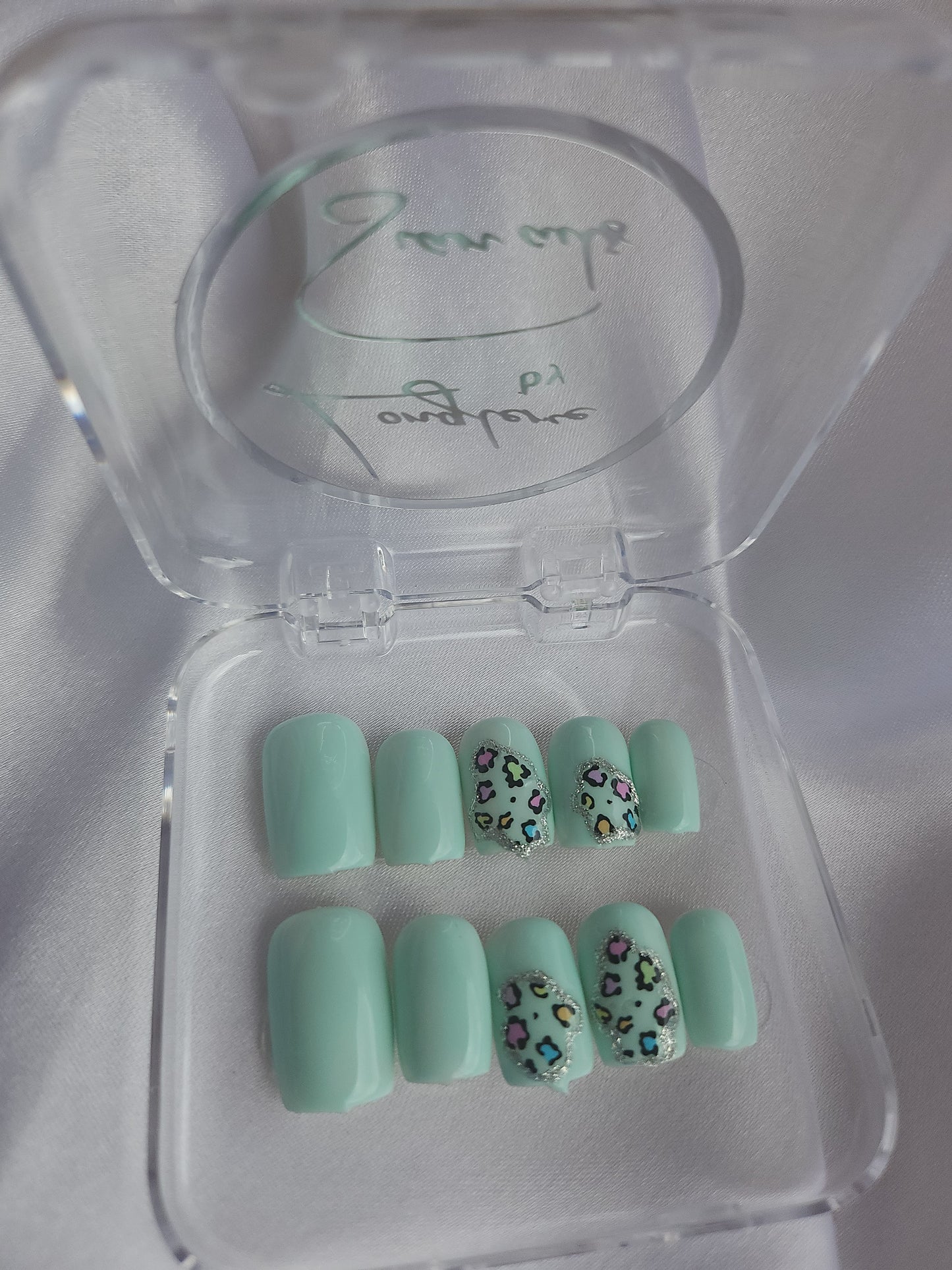 Mint Safari – Vert d’eau Pastel & Léopard Coloré 🐆🌿✨