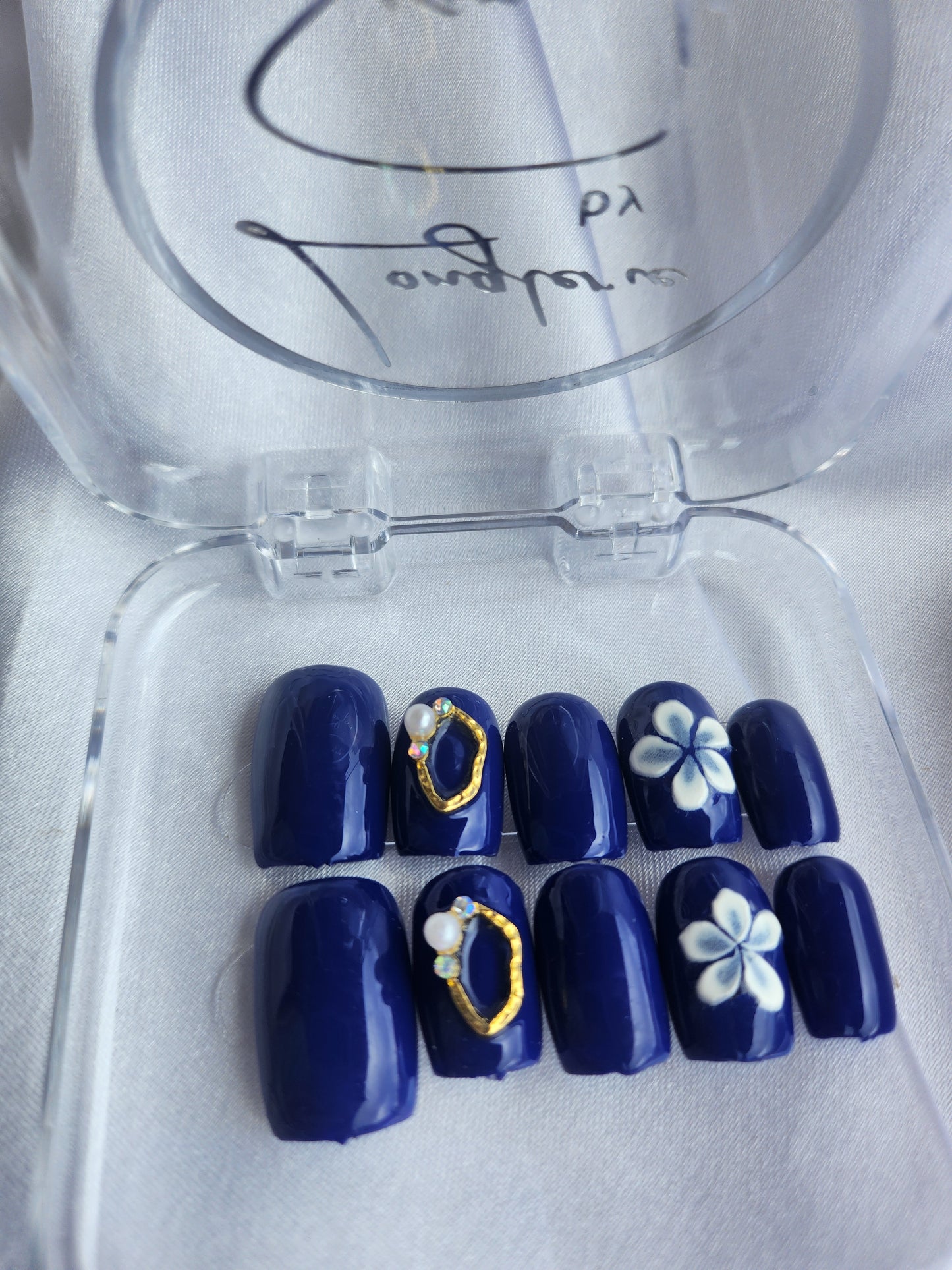 Midnight Glam • Touch Gold 💙✨🤍