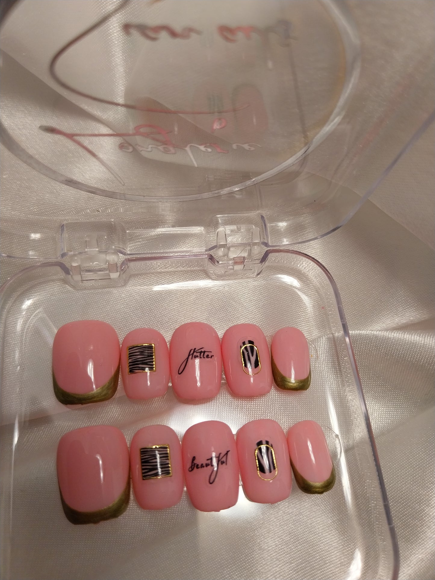 Rose Gold Meets Wild" 🦓✨