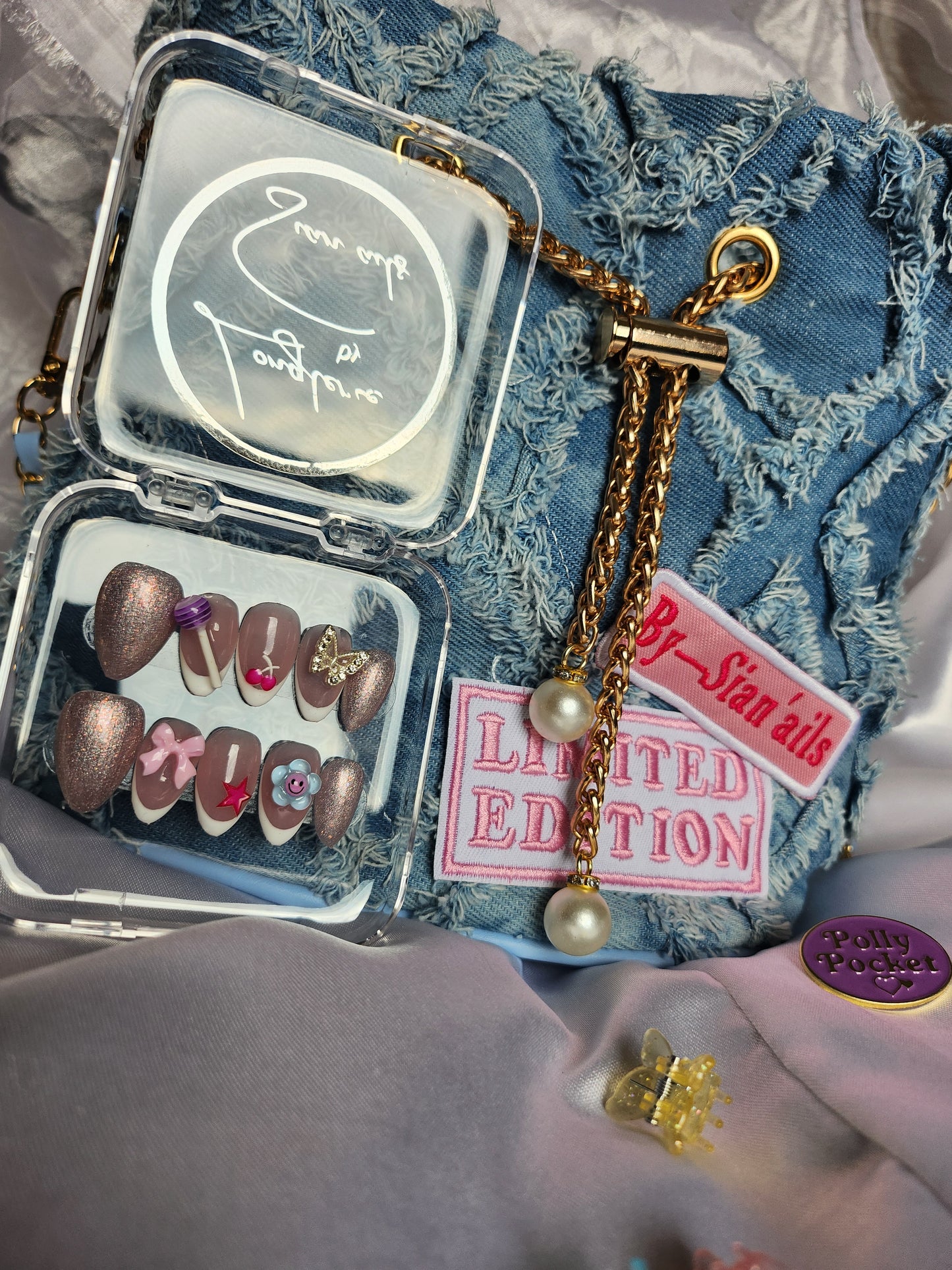 ✨ KIT “Y2K BABY” – ÉDITION ULTRA LIMITÉE BY SIANAILS ✨
💅 3 exemplaires seulement. Après, c’est fini pour toujours...